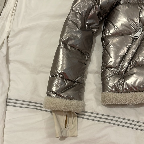 SAM. Women’s Rare Unique Silver and Sherpa Winter Ski Coat - Picture 5 of 8